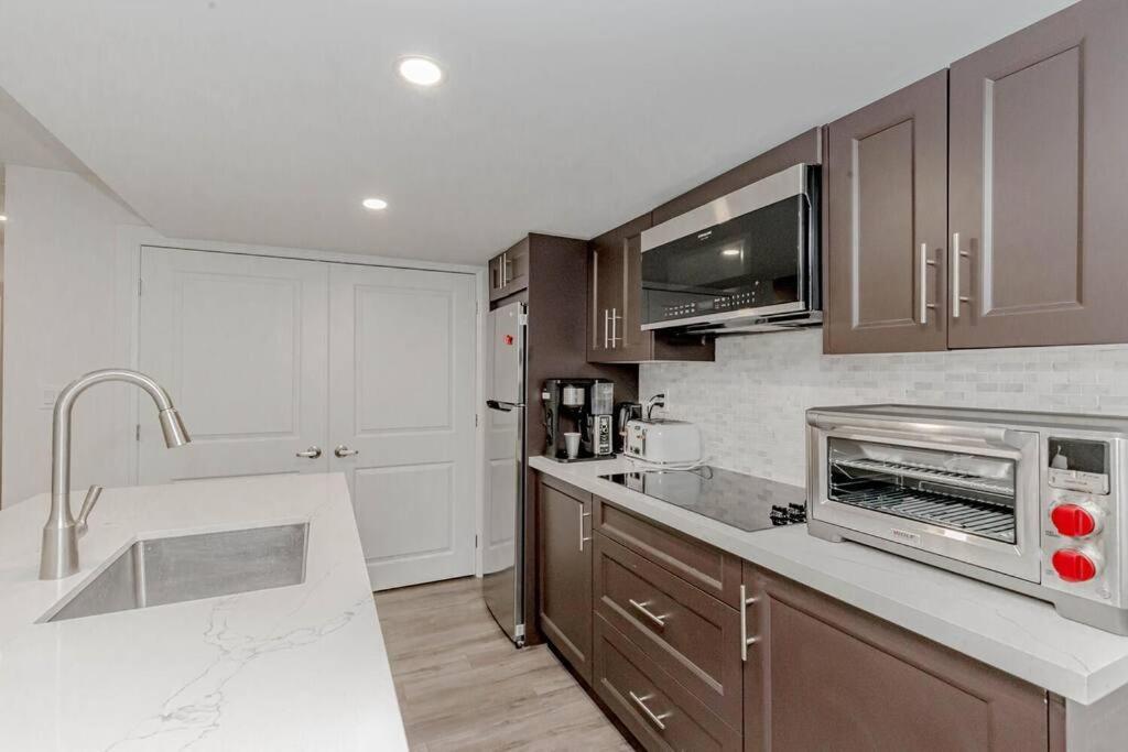 Luxury Basement Apartment In Oakville Luaran gambar