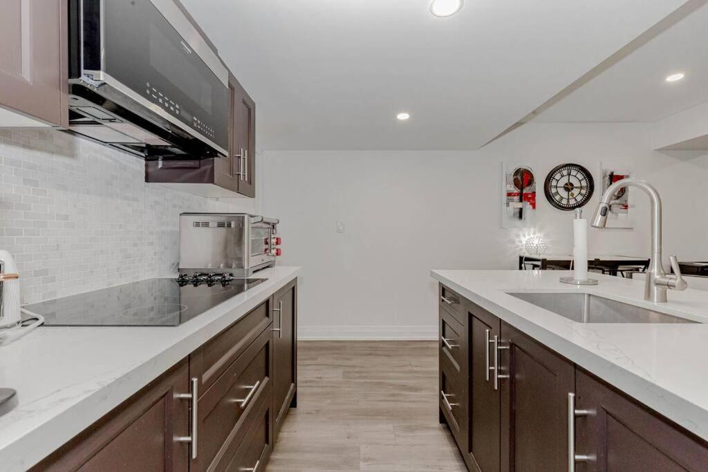Luxury Basement Apartment In Oakville Luaran gambar