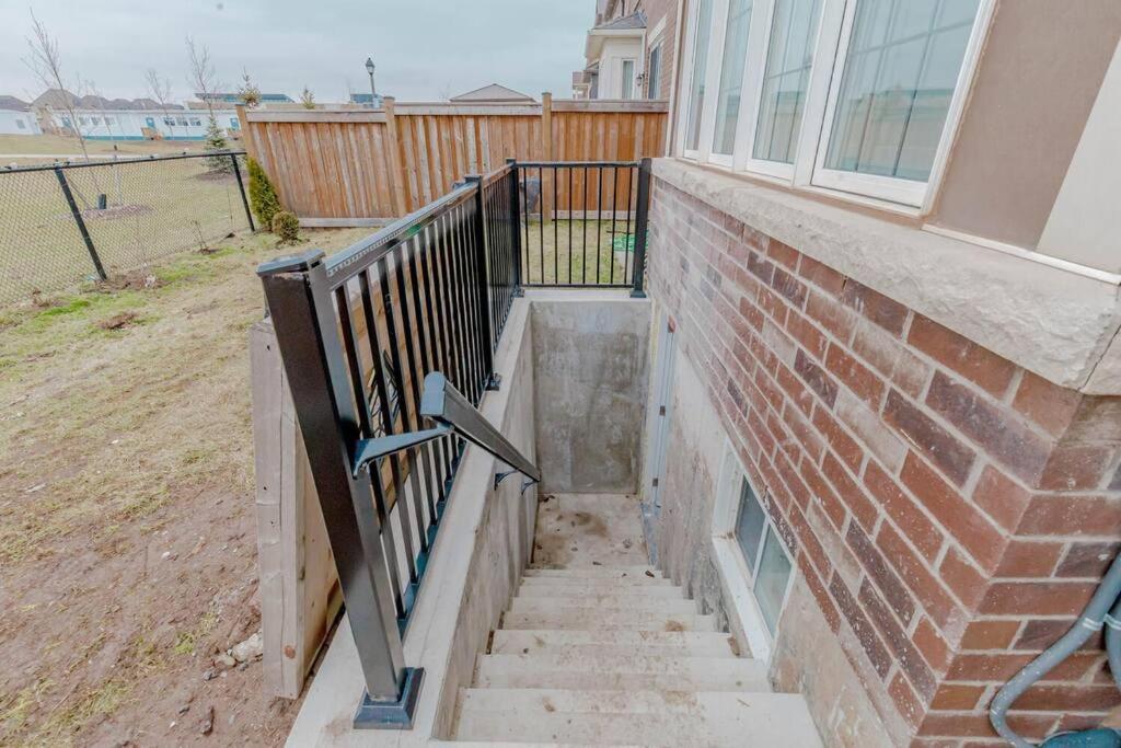 Luxury Basement Apartment In Oakville Luaran gambar